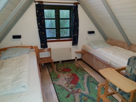 Zimmer oben mit 2 Einzelbetten Gr�sse 80x200