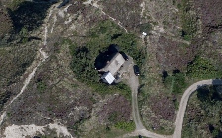 Luftaufnahme vor anbau vom die Wintergarten. Das Ferienhaus liegt eingebettet von gro�en D�nen